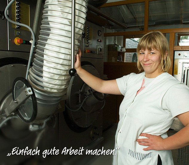 Werkstatt befähigt - Frau am Trockner. Werkstatt befähigt - Frau am Trockner.